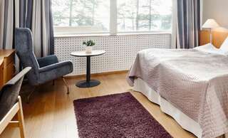Отель Hotel Rantapuisto Хельсинки Улучшенный двухместный номер с 2 отдельными кроватями и видом на море-1